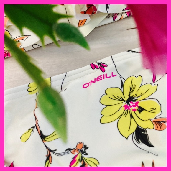 O’Neill 🌸 Floral Ruffle Rio High Neck Bikini Set 👙🏝️🐠 - Picture 6 of 6
